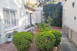 Padrão Jardim Paulista 350m² 05 Dormitórios 02 Suítes 8 Vagas