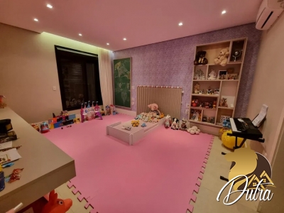 Padrão Jardim Europa 415m² 04 Dormitórios 04 Suítes 3 Vagas