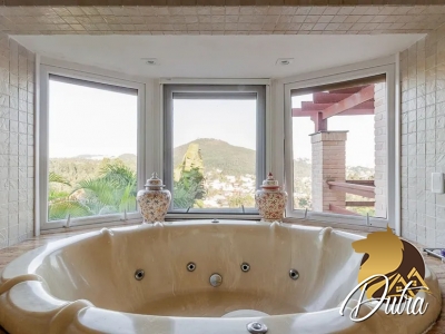 Alpha 10 Alphaville 1600m² 07 Dormitórios 05 Suítes 6 Vagas