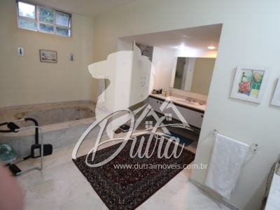 Padrão Jardim Paulista 650m² 04 Dormitórios 04 Suítes 5 Vagas