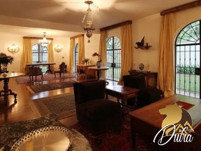 Padrão Jardim América 600m² 05 Dormitórios 01 Suítes 7 Vagas