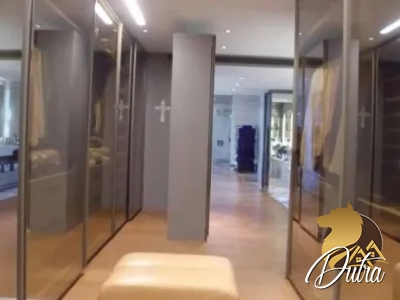 Edifício Moema Signature Vila Uberabinha 800m² 04 Dormitórios 04 Suítes 6 Vagas