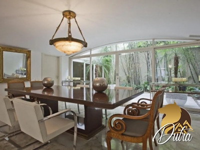 Padrão Jardim Europa 720m² 05 Dormitórios 03 Suítes 8 Vagas