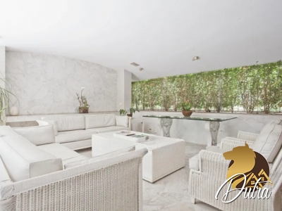 Padrão Jardim Europa 720m² 05 Dormitórios 03 Suítes 8 Vagas