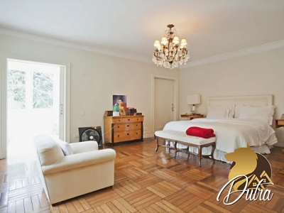 Padrão Jardim Europa 720m² 05 Dormitórios 03 Suítes 8 Vagas