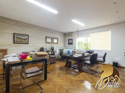 Padrão Jardim Europa 480m² 04 Dormitórios 04 Suítes 4 Vagas