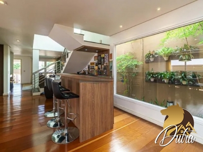 Padrão Chácara Monte Alegre 355m² 04 Dormitórios 02 Suítes 4 Vagas